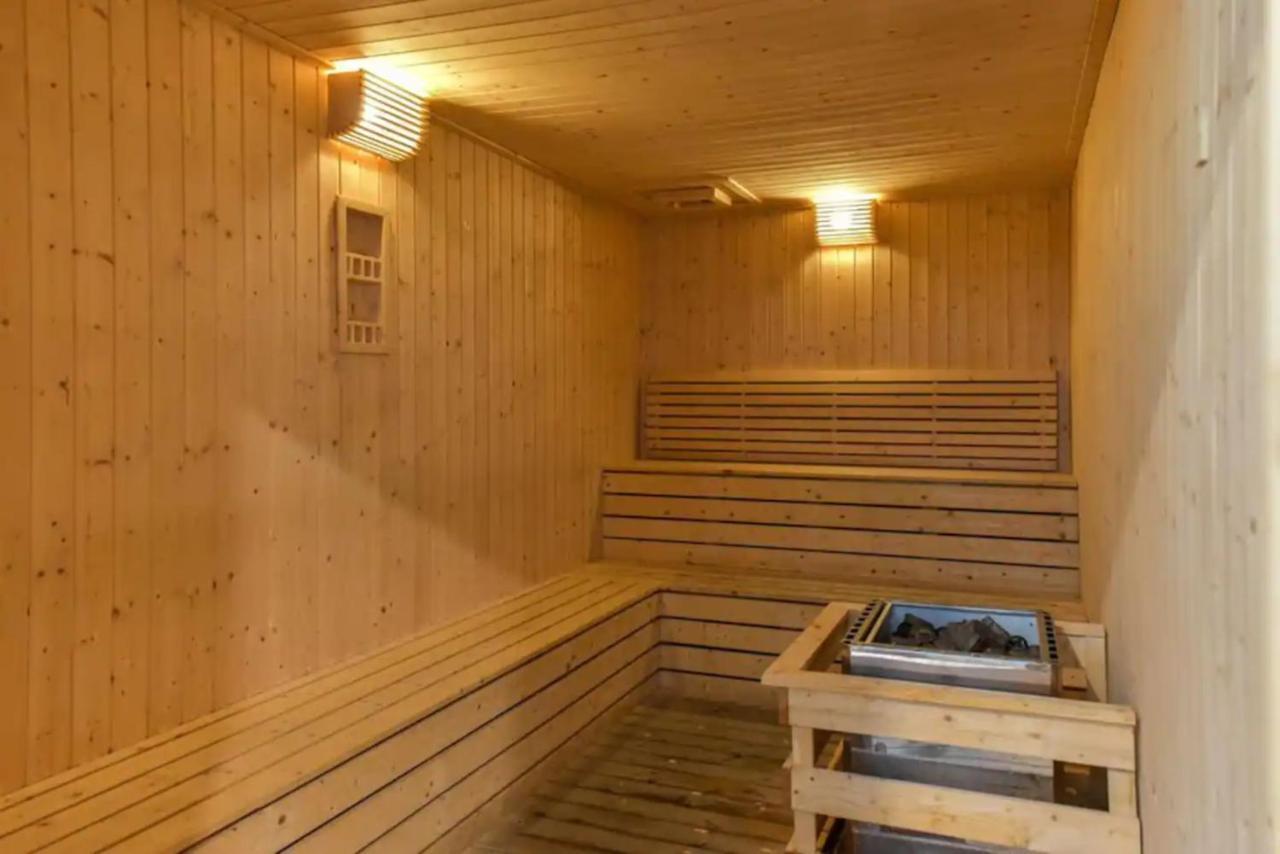 Robertson Cozy 3 Bedroom Family Suite With Netflix クアラルンプール エクステリア 写真